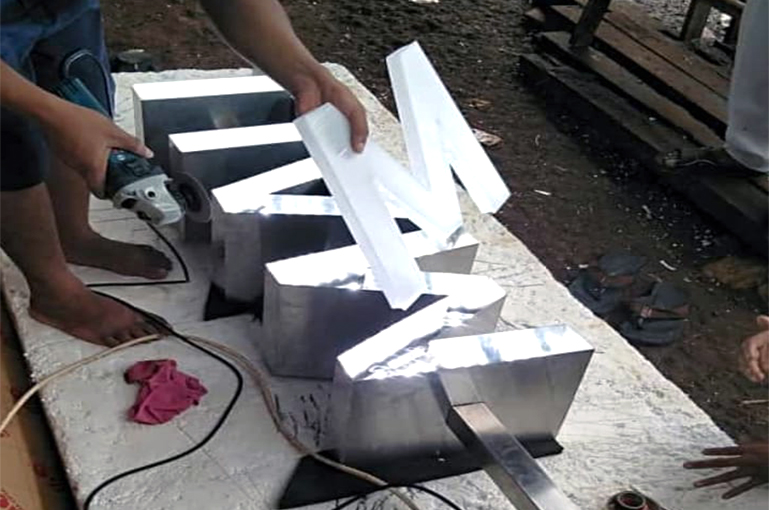 Huruf Timbul LED Untuk Branding Mall