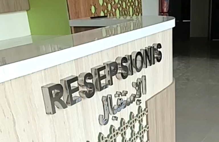 Huruf Timbul Stainless Untuk Branding Gedung Pabrik