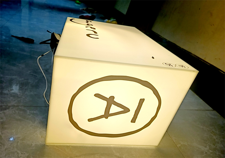 Neon Box outdoor tahan cuaca